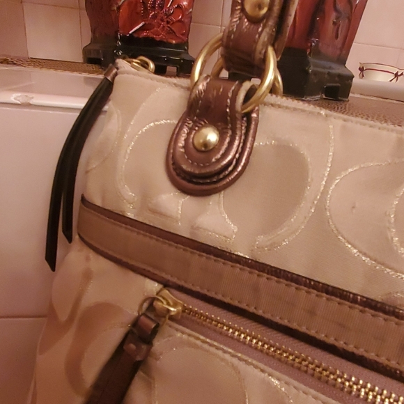 Coach Bag - Picture 3 of 8